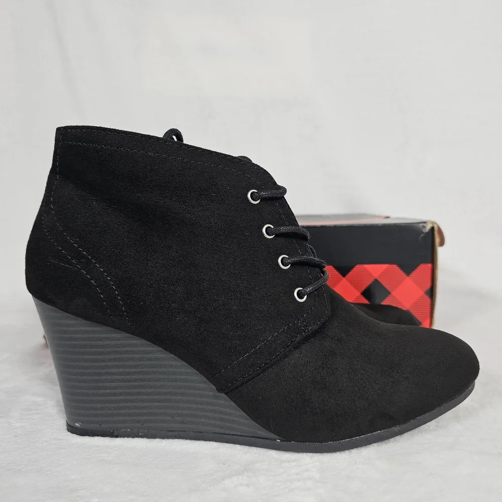 Women's Size 10 Arizona Jean Co. Lawrence Black Memory Foam Wedge Booties